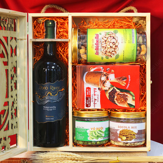 Ai sẽ dùng Hộp Gỗ Rượu Tết Gắn Kết Gia Đình Trong Những Ngày Tết